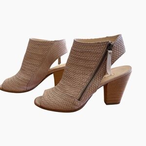 Paul Green Cayenne Leather Peep Toe Sandal Size 7.5 U.S. Beige Tan